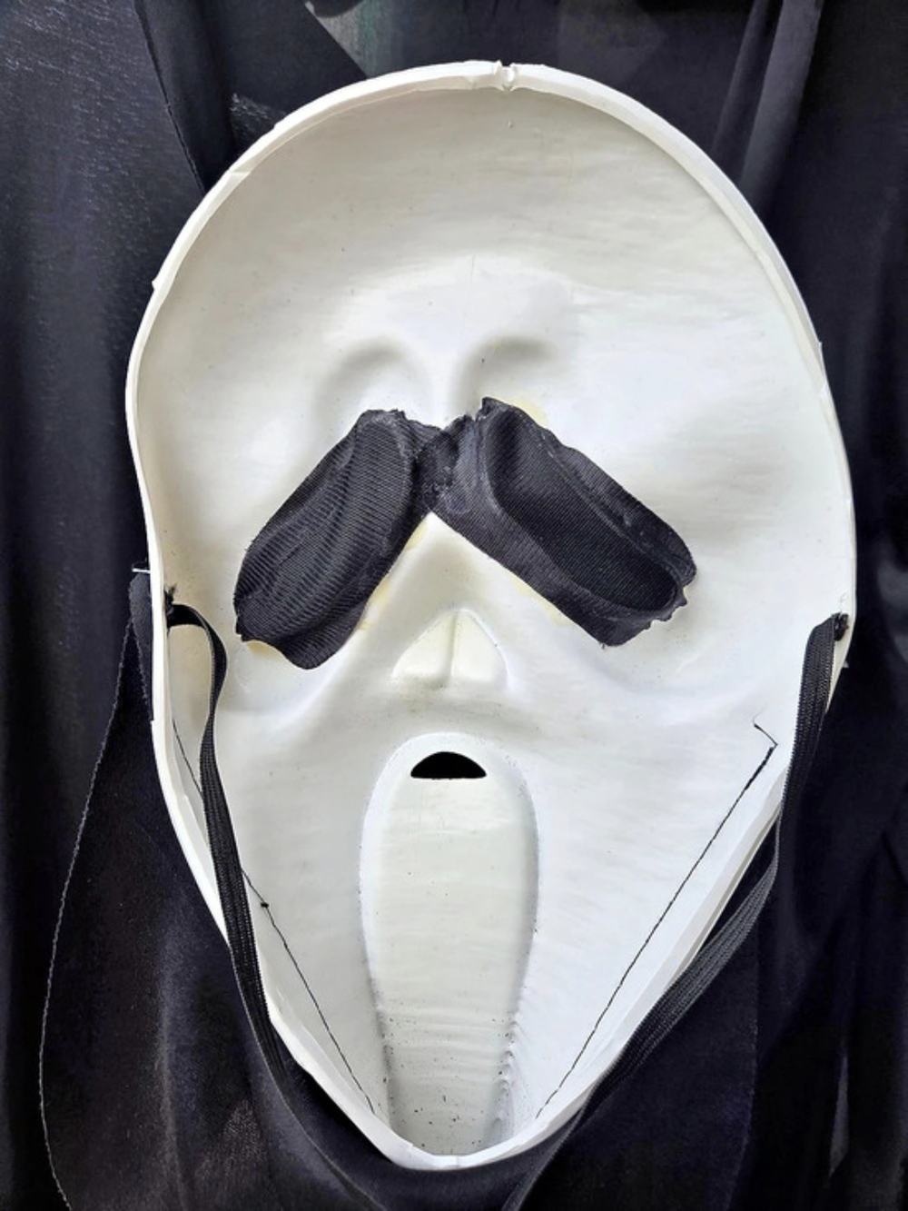 Vintage 1997 Scream Ghost Face Black & White Costume - Picture 5 of 7